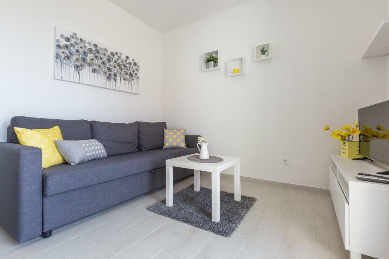 Apartmani Ksenija Tučepi Eksteriør billede